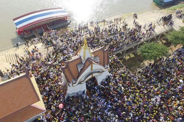 ไทย-ลาว ร่วมแสน แห่อัญเชิญพระอุปคุตขึ้นจากแม่น้ำโขง